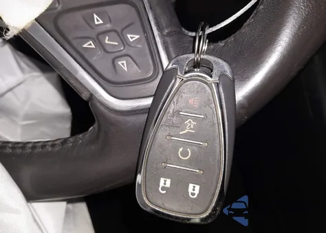 2018 Chevrolet Equinox Lt z USA, uszkodzony, nr VIN 2GNAXJEV0J6223830